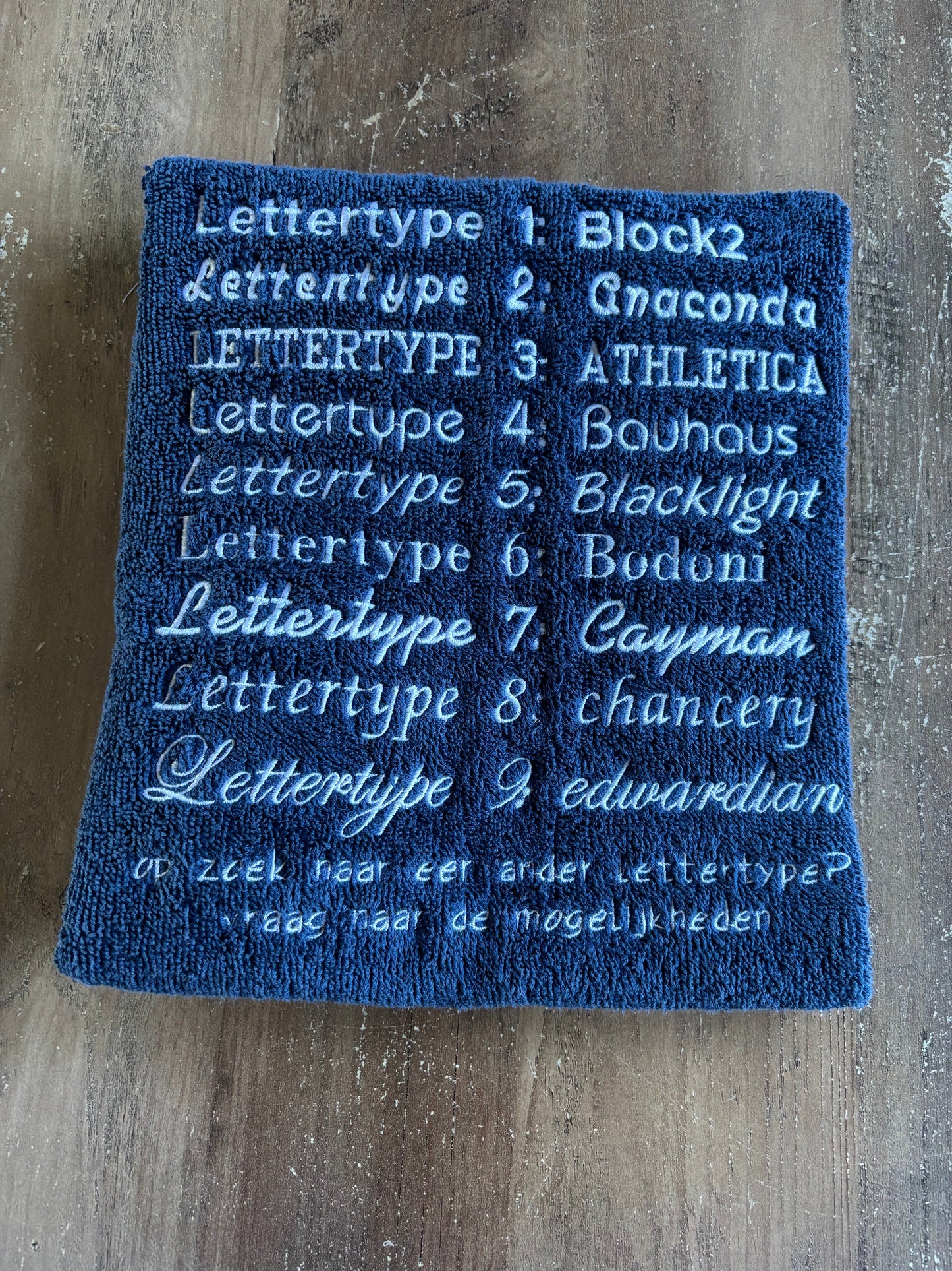 Schattige baby- en kinderbadjas – te personaliseren met naam of tekst ByMVcrafts