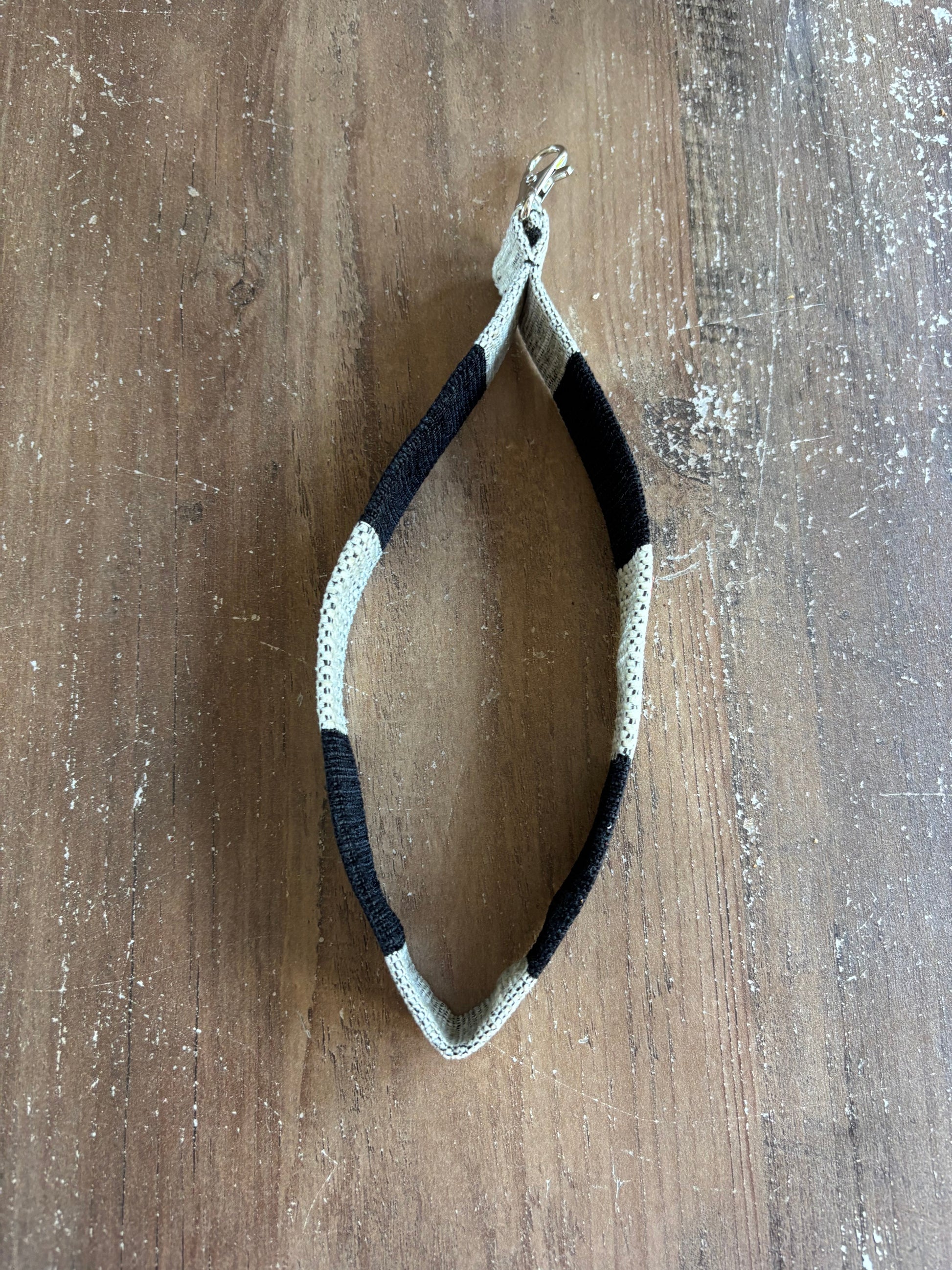 Sleutel/telefoonkoord zwart/wit lang ByMVcrafts