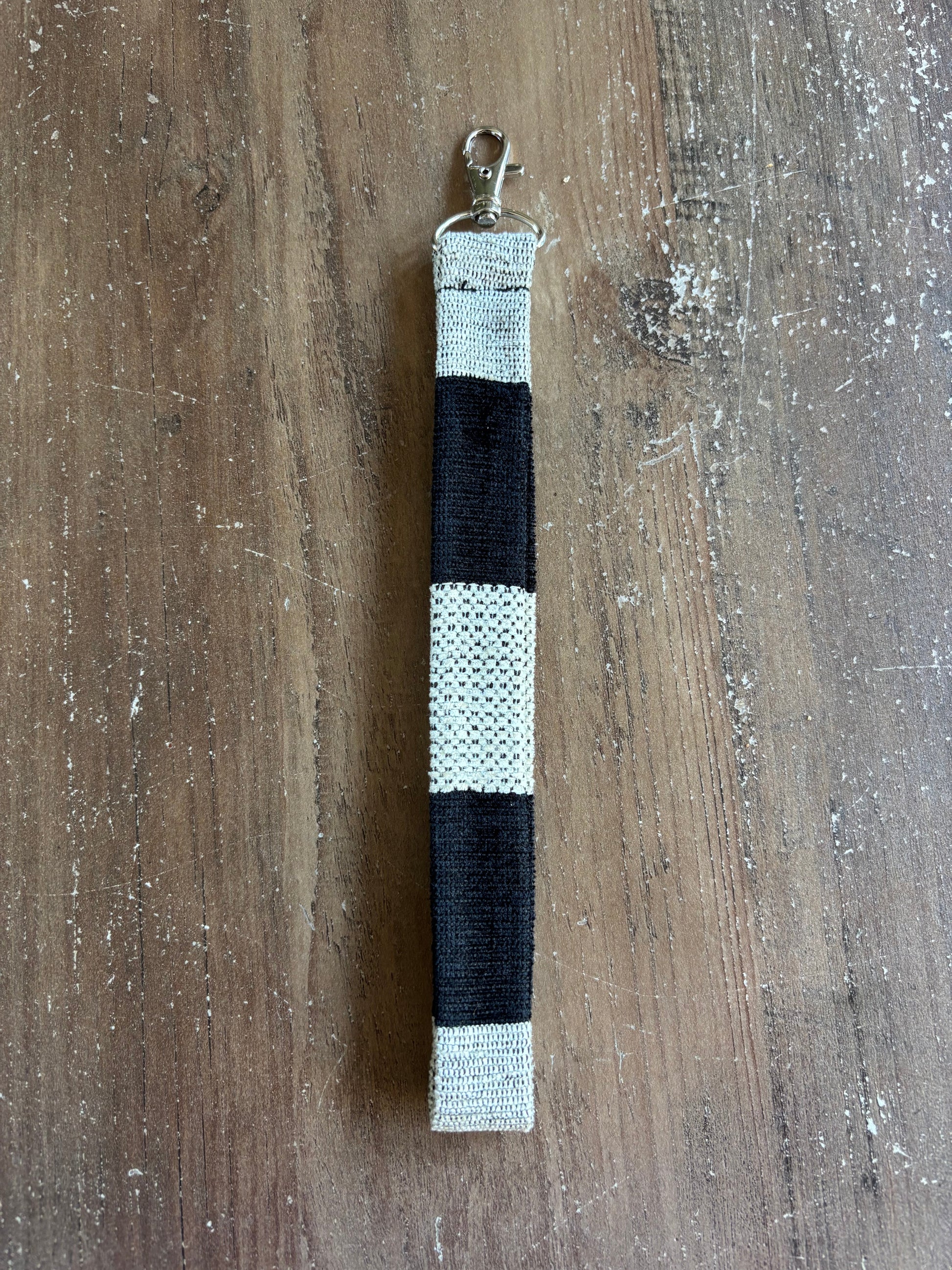 Sleutel/telefoonkoord zwart/wit lang ByMVcrafts