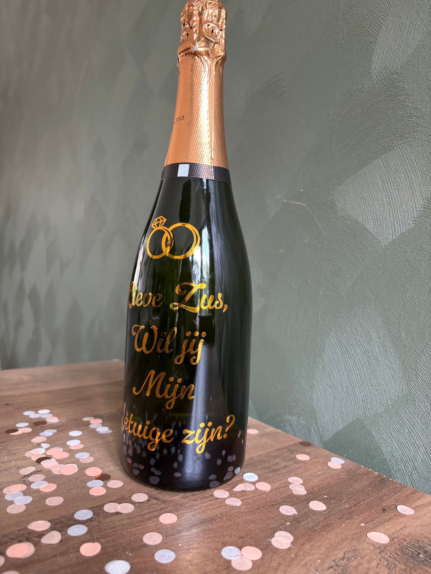 Sticker champagnefles – “Lieve zus, wil jij mijn getuige zijn?” ByMVcrafts