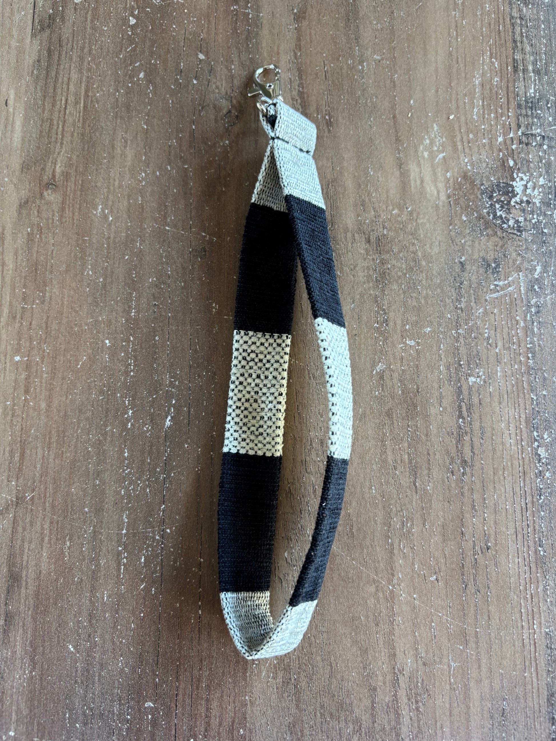 Sleutel/telefoonkoord zwart/wit lang ByMVcrafts