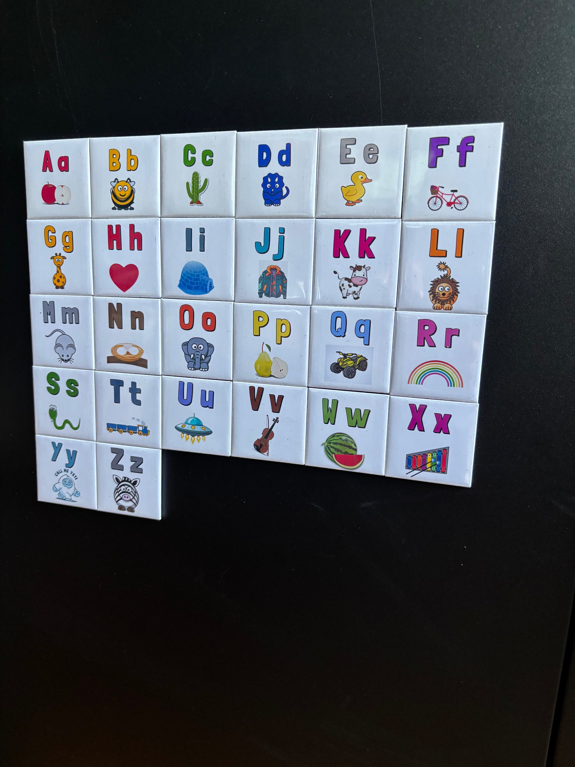 Vrolijke alfabet magneten – Leren wordt een spelletje! ByMVcrafts