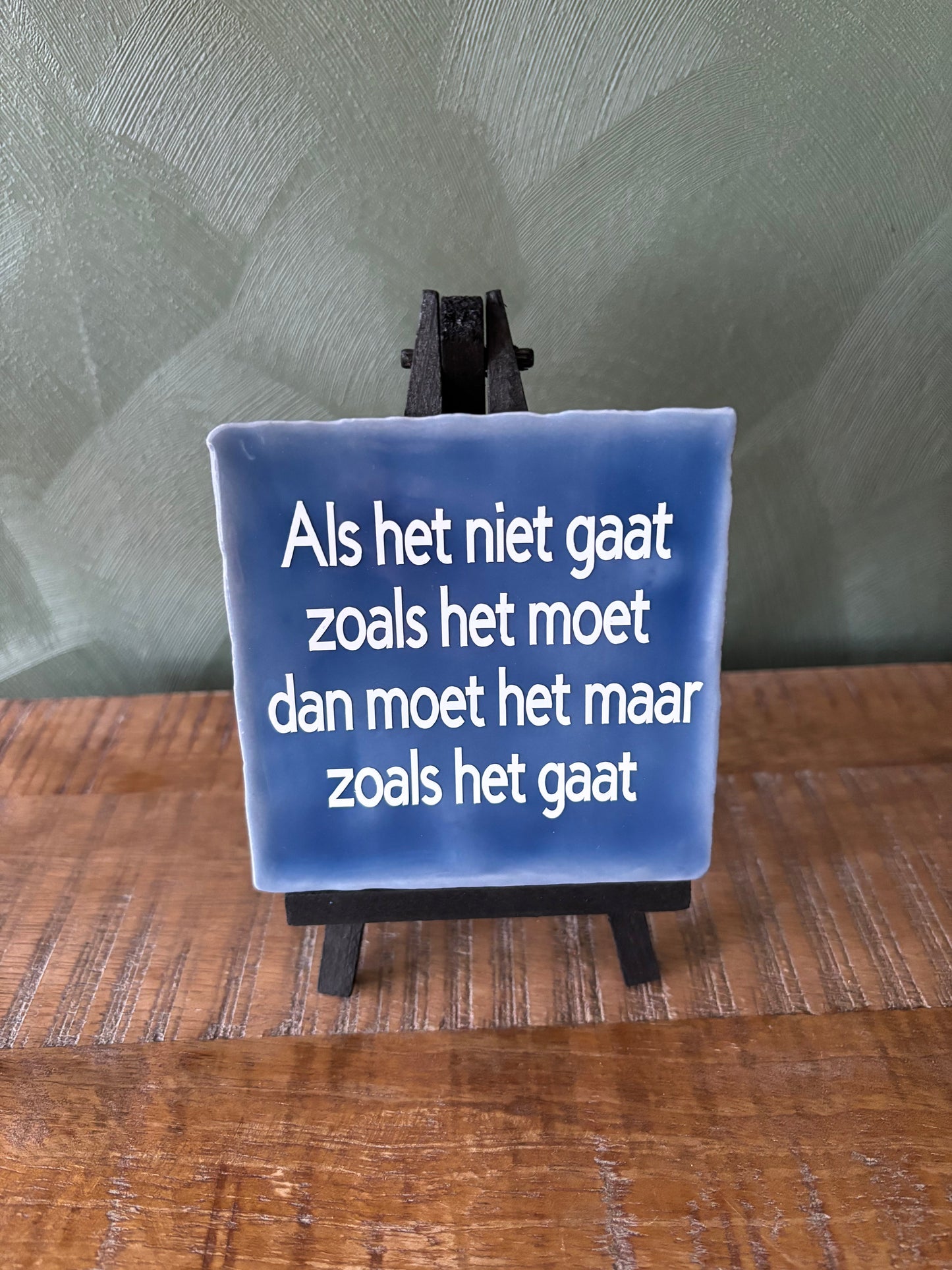 Tegeltje “Als het niet gaat zoals het moet, moet het maar zoals het gaat” ByMVcrafts
