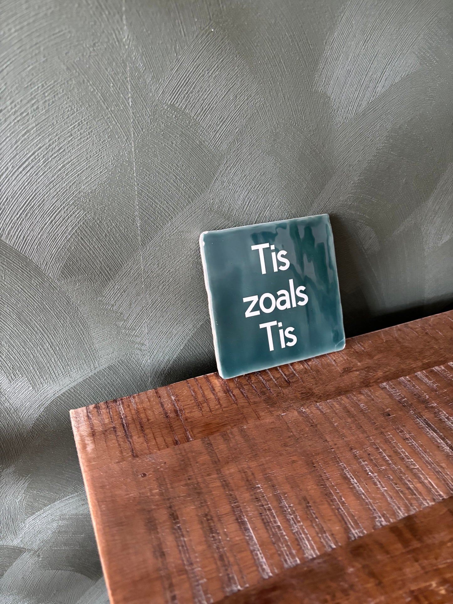 Tegeltje “Tis zoals Tis”