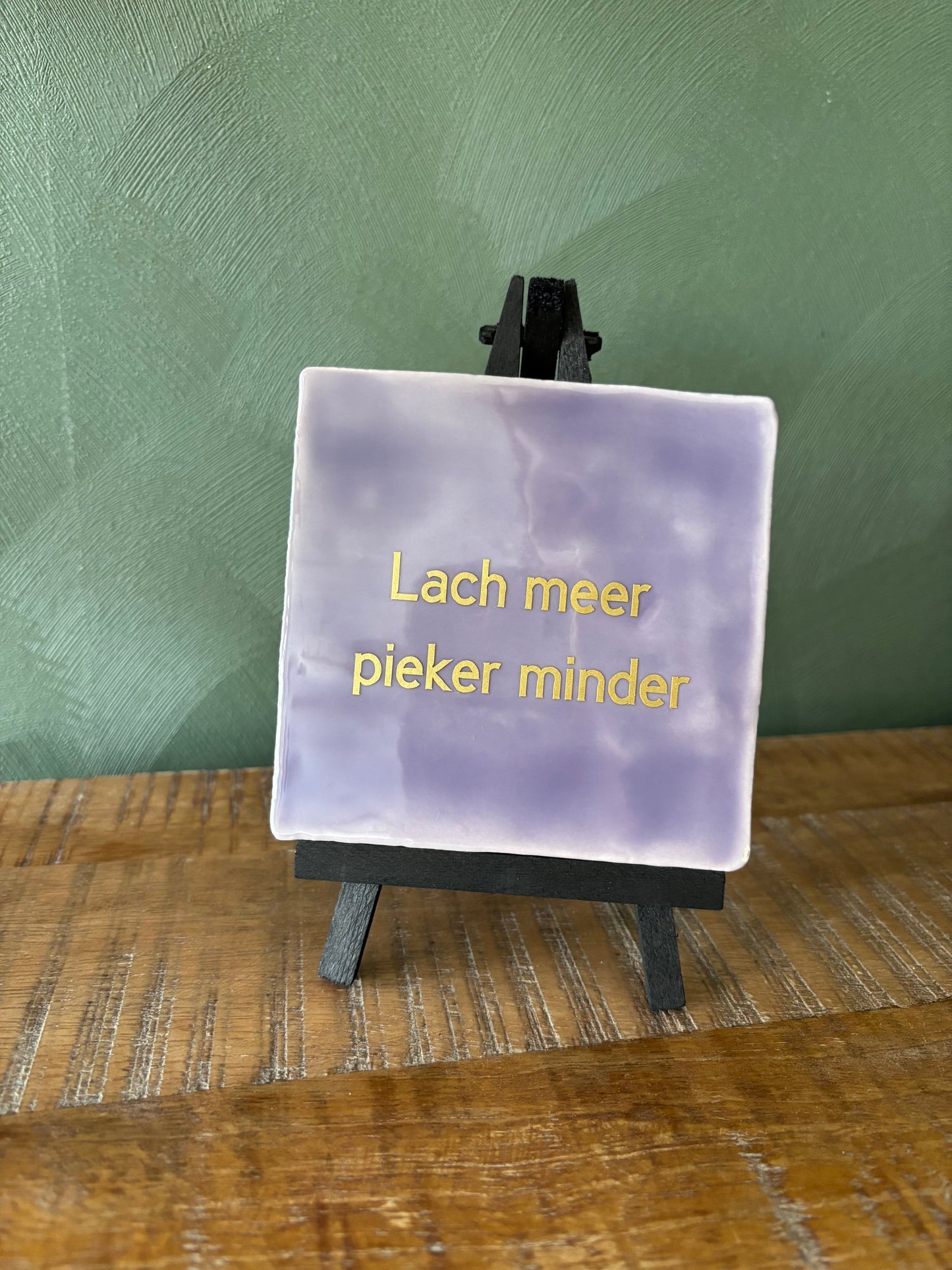 Tegeltje “Lach meer, pieker minder” ByMVcrafts