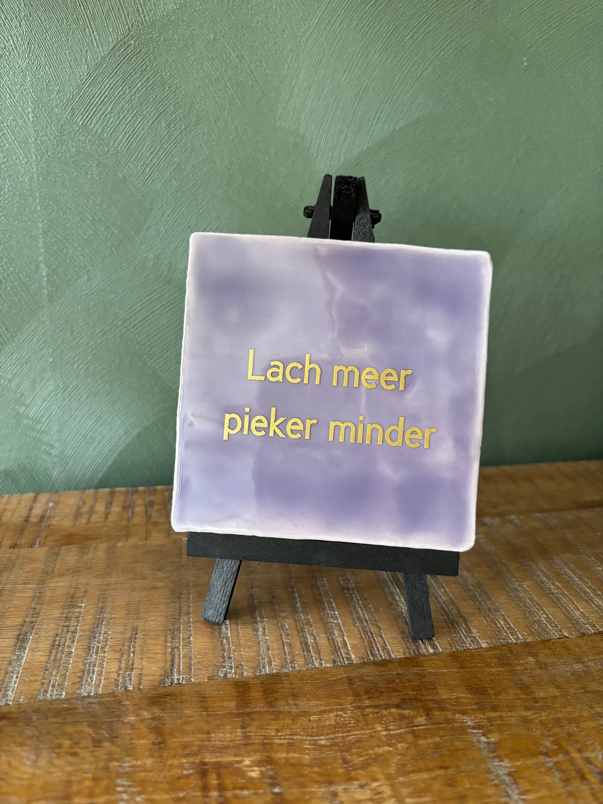 Tegeltje “Lach meer, pieker minder” ByMVcrafts