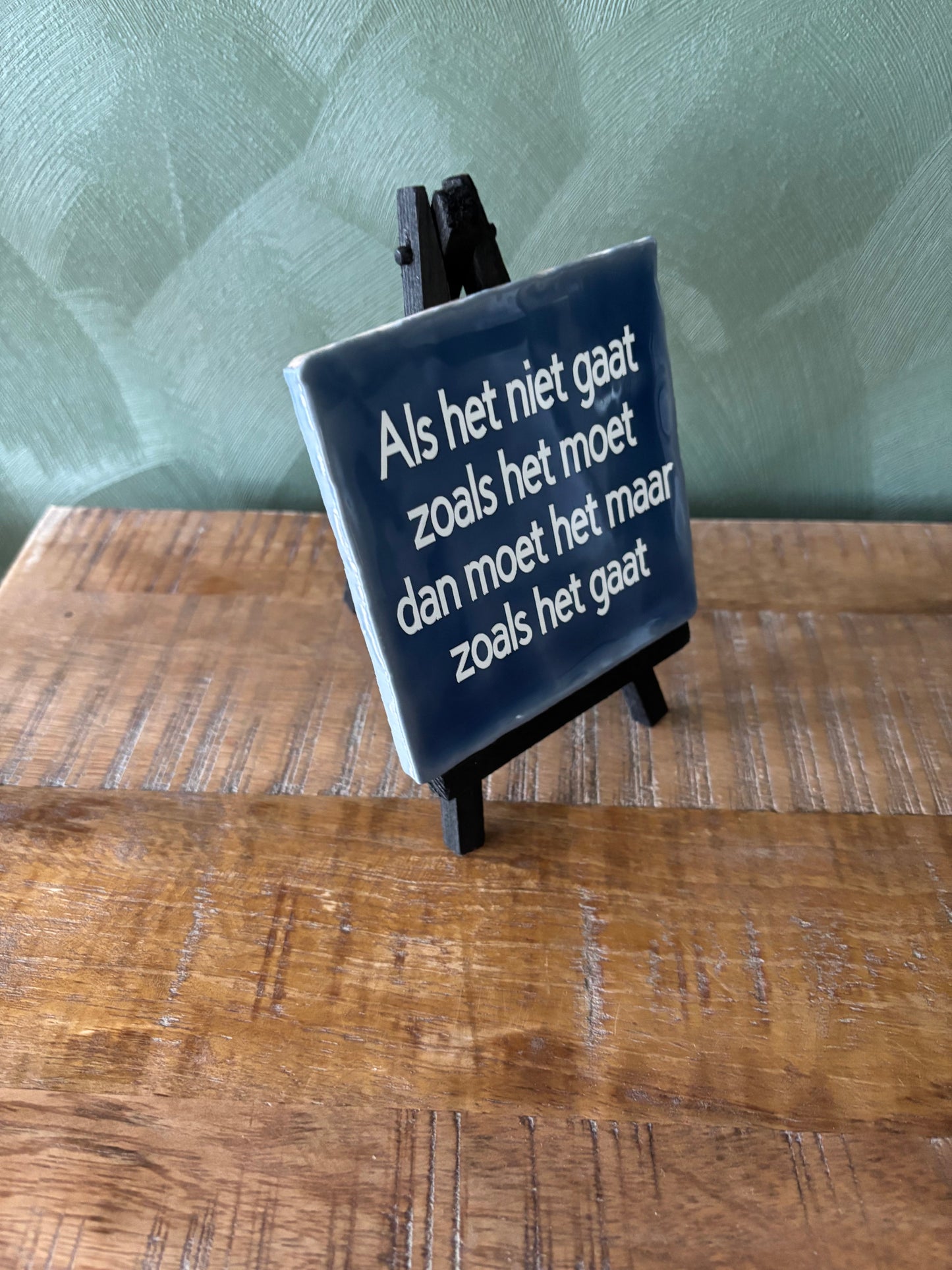 Tegeltje “Als het niet gaat zoals het moet, moet het maar zoals het gaat” ByMVcrafts