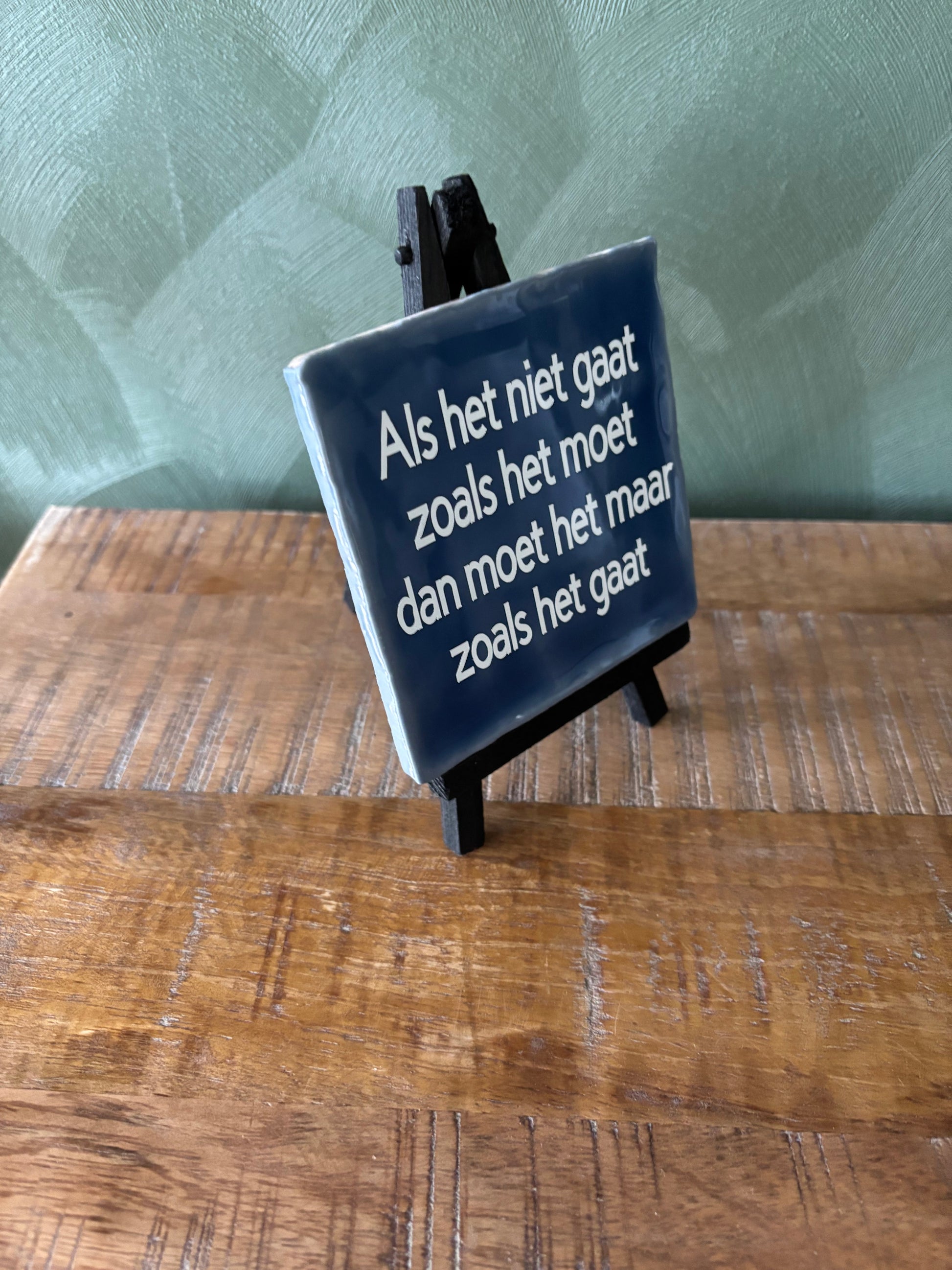 Tegeltje “Als het niet gaat zoals het moet, moet het maar zoals het gaat” ByMVcrafts