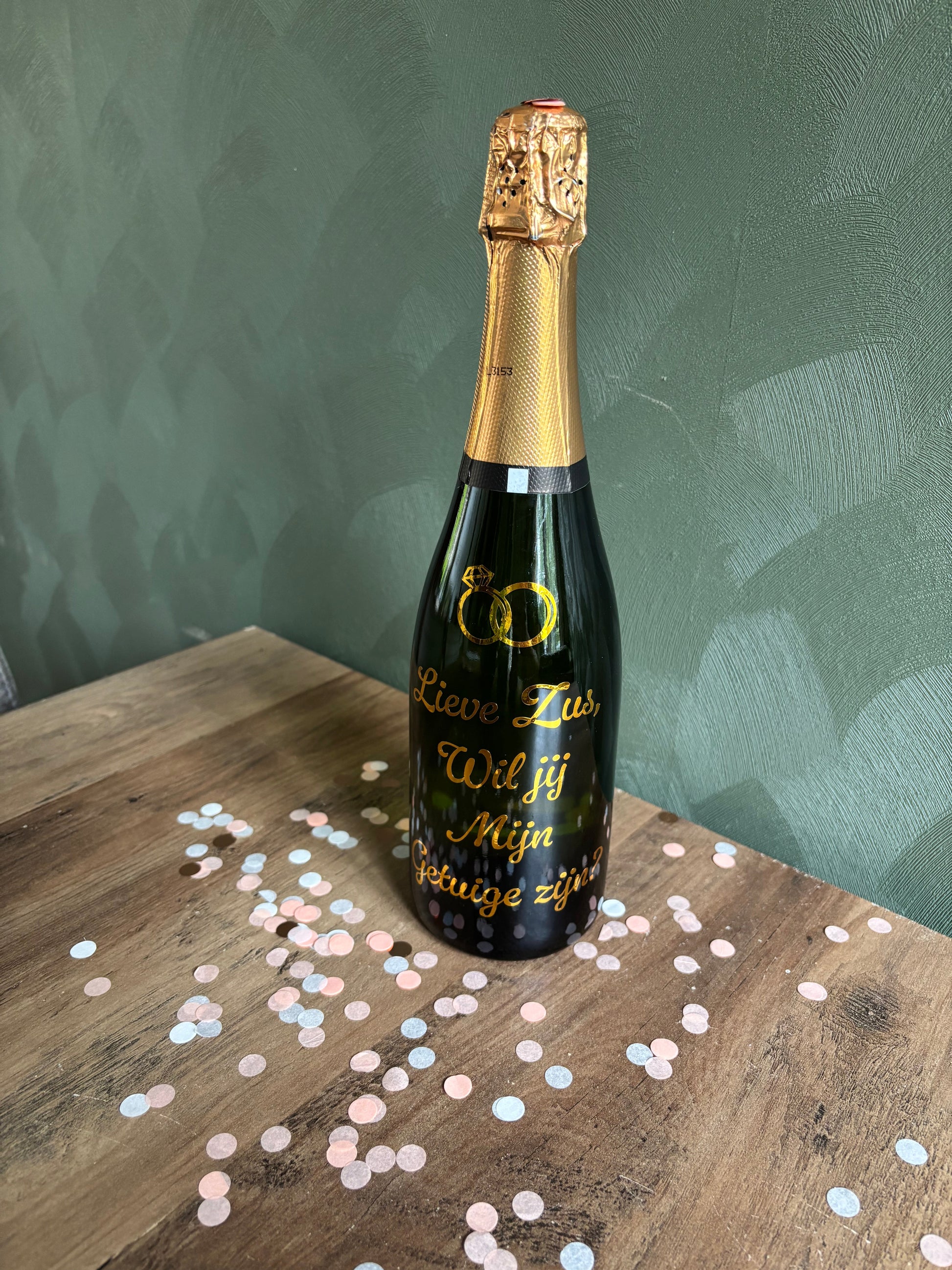 Sticker champagnefles – “Lieve zus, wil jij mijn getuige zijn?” ByMVcrafts