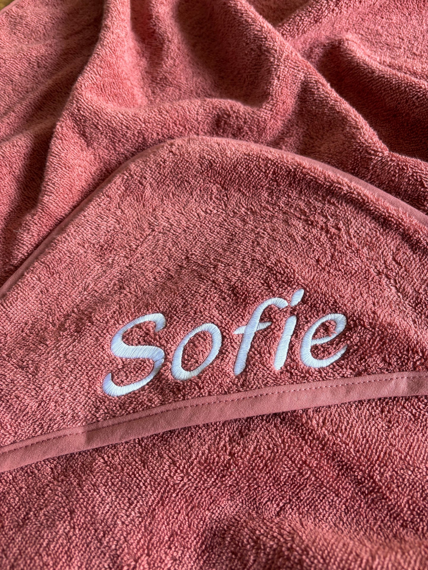 Luxe Badcape met Geborduurde Naam – Comfort & Persoonlijke Touch ByMVcrafts