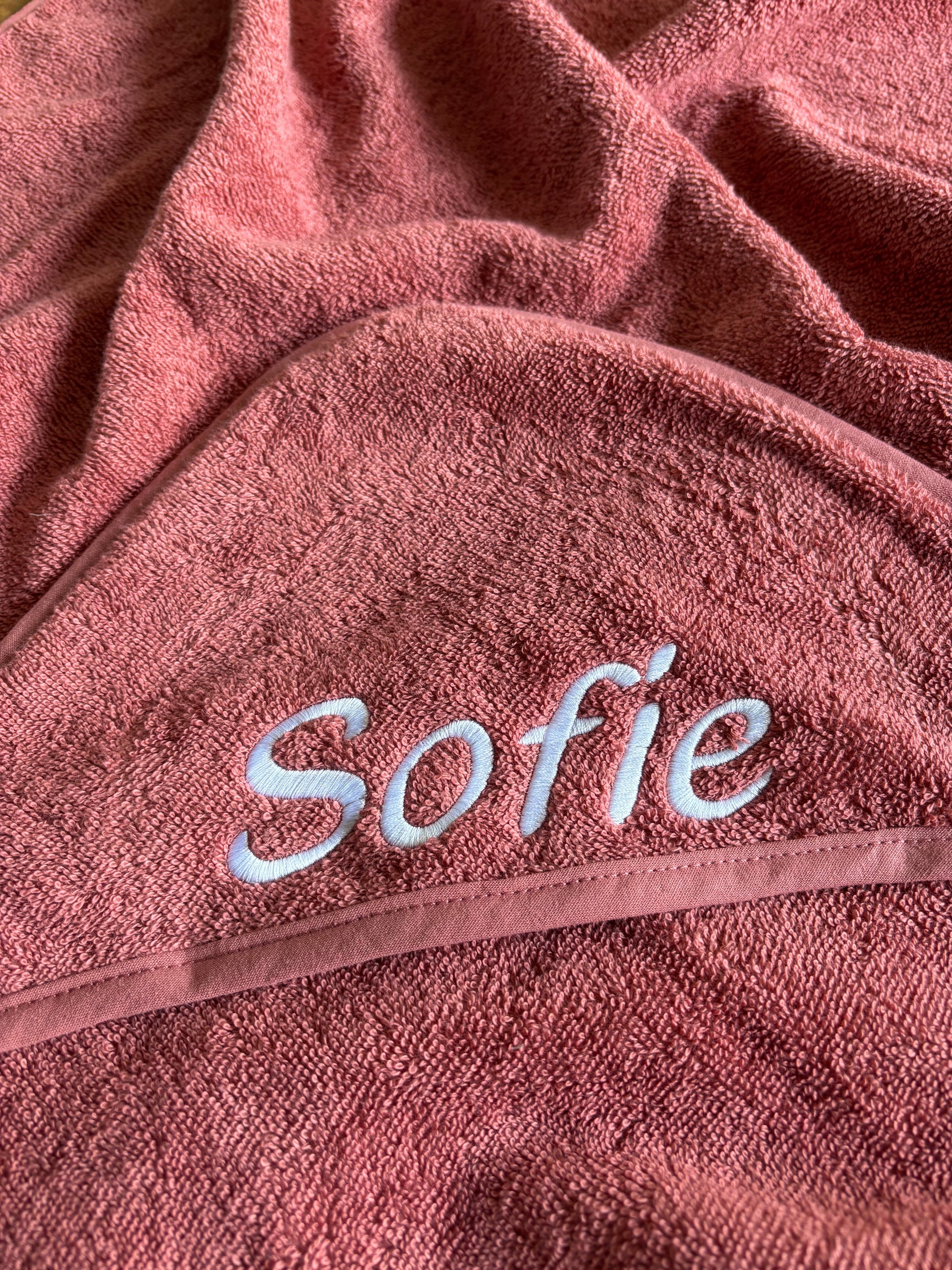 Luxe Badcape met Geborduurde Naam – Comfort & Persoonlijke Touch ByMVcrafts