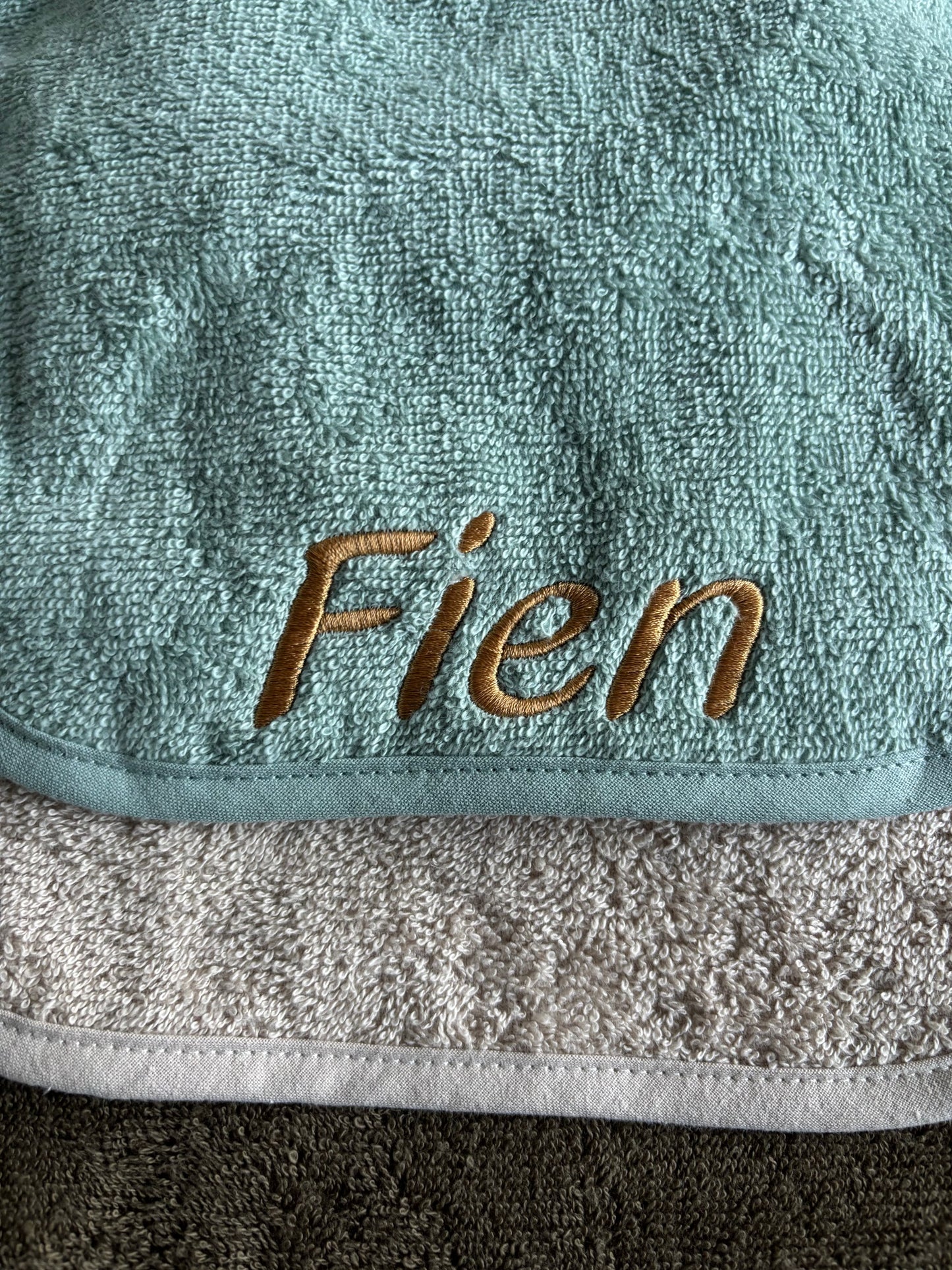 Luxe geborduurde baby slab – personaliseerbaar met naam ByMVcrafts