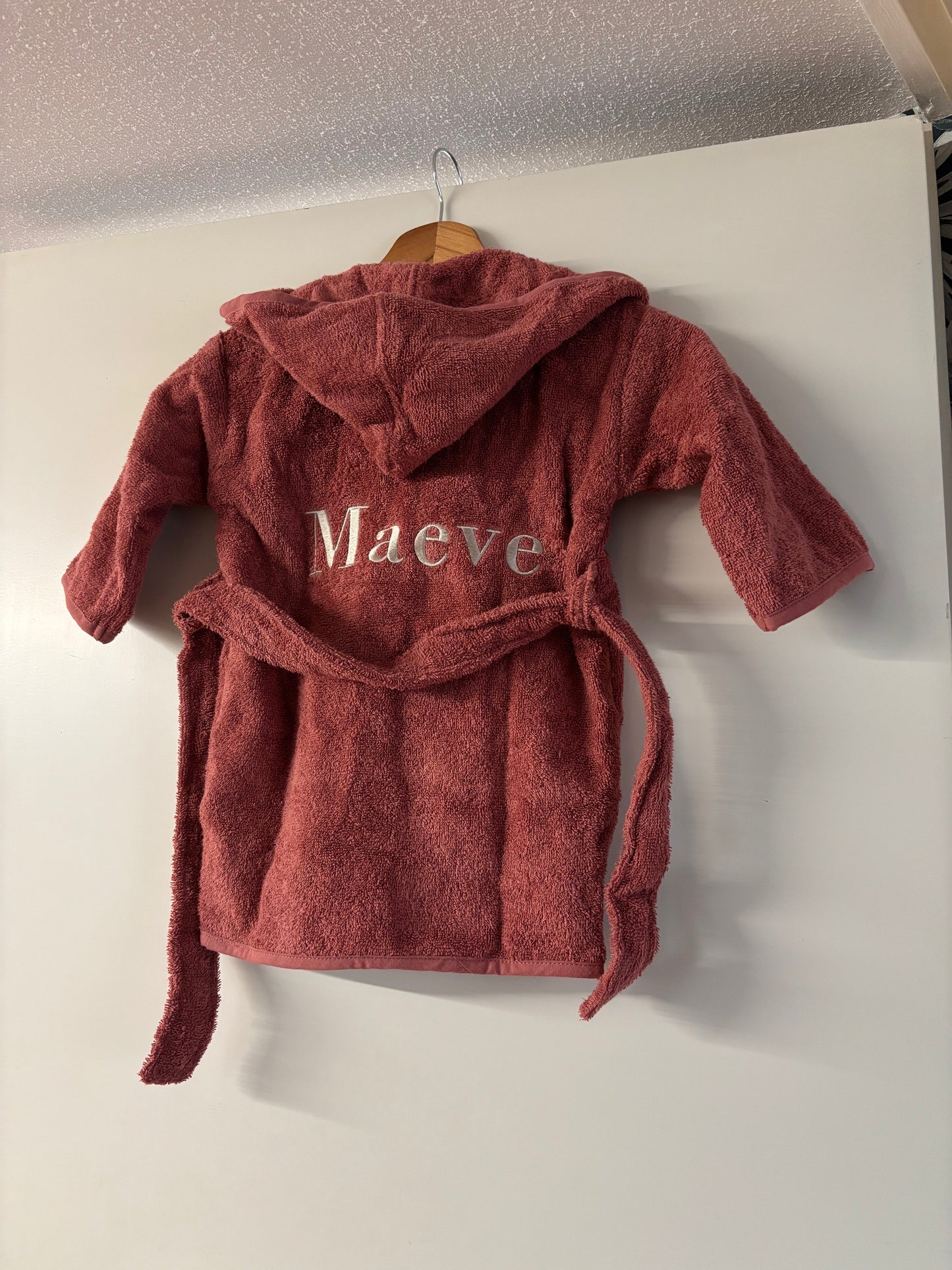 Schattige baby- en kinderbadjas – te personaliseren met naam of tekst ByMVcrafts