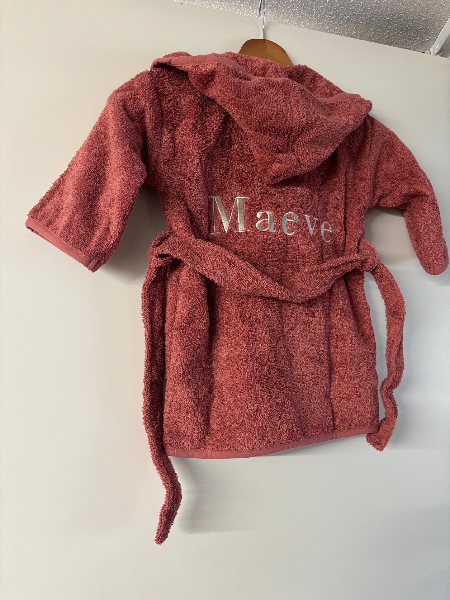 Schattige baby- en kinderbadjas – te personaliseren met naam of tekst ByMVcrafts