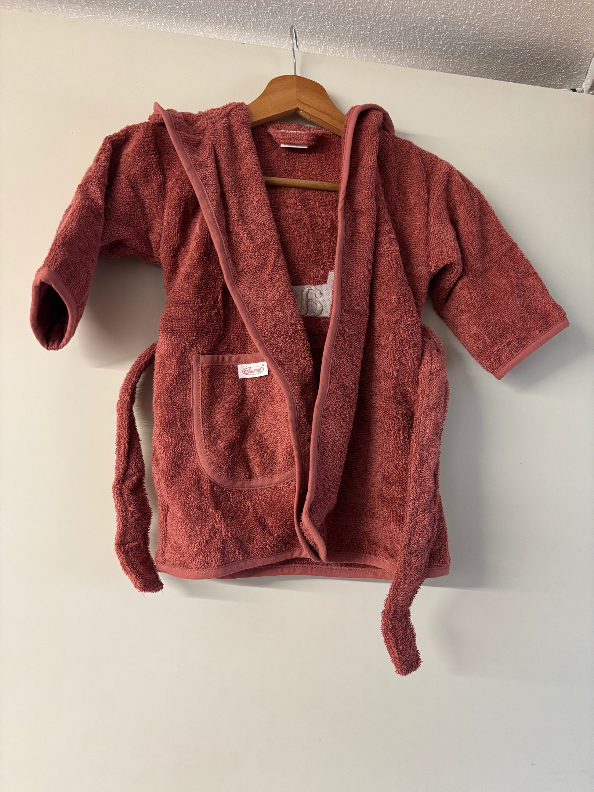 Schattige baby- en kinderbadjas – te personaliseren met naam of tekst ByMVcrafts